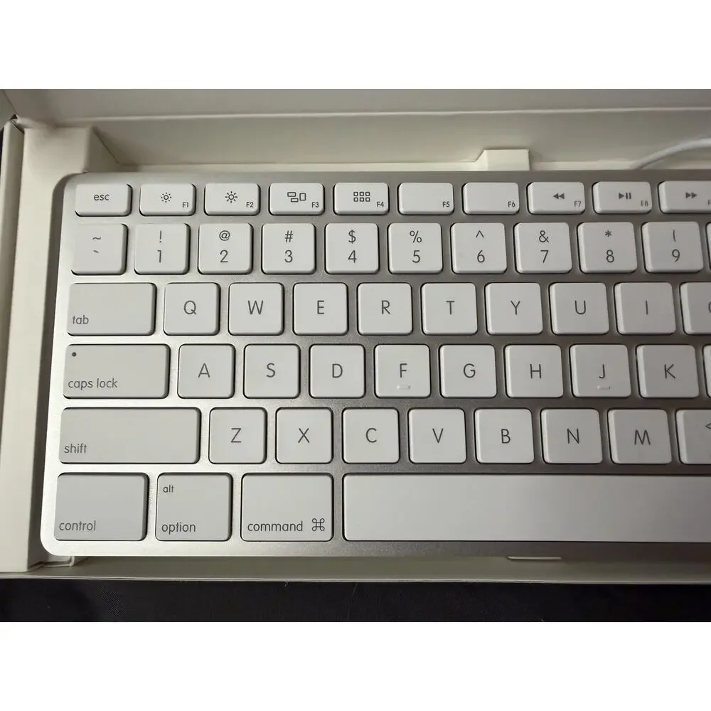 Apple USB Wired Keyboard Numeric Pad Model A1243 White Silver w/ Box & Manual - Picture 10 of 10
